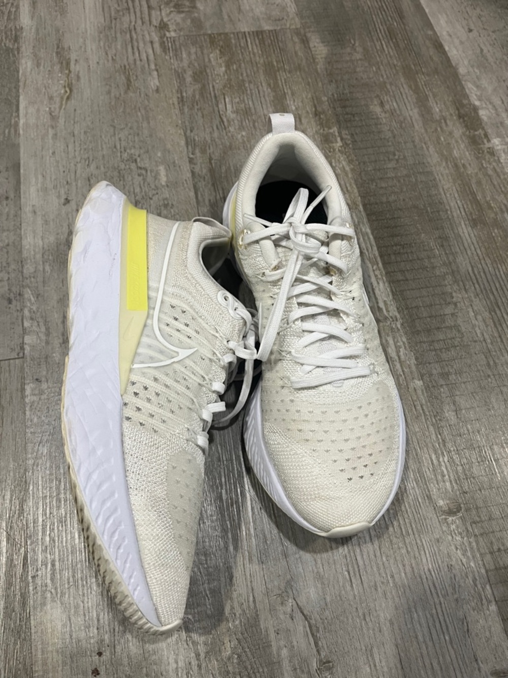 Nike shoes gym 10 Women's White Running Sneakers with Pale Yellow Heel Detail